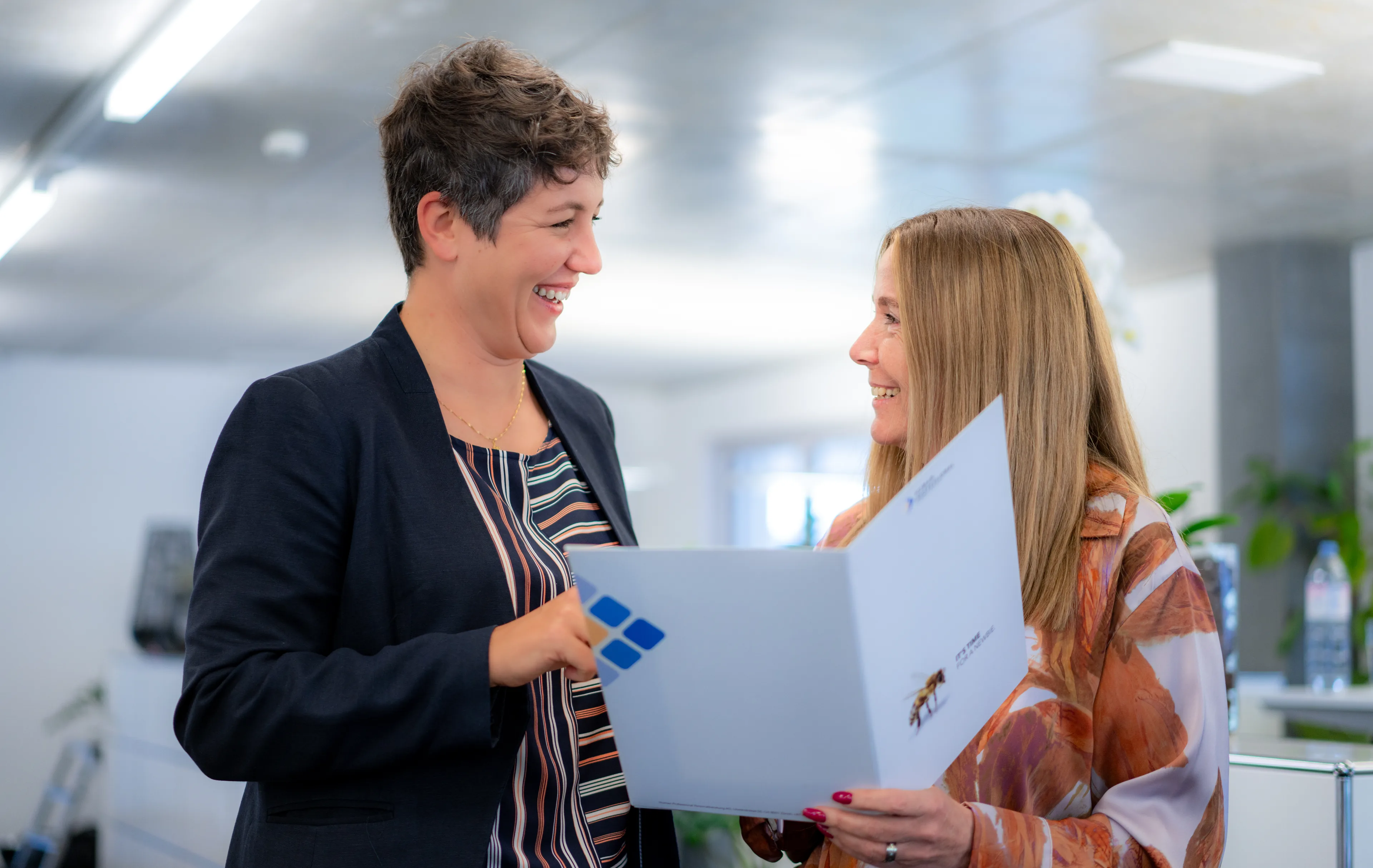Beraterinnen von Human Professional Personalberatung im Gespräch in Zürich